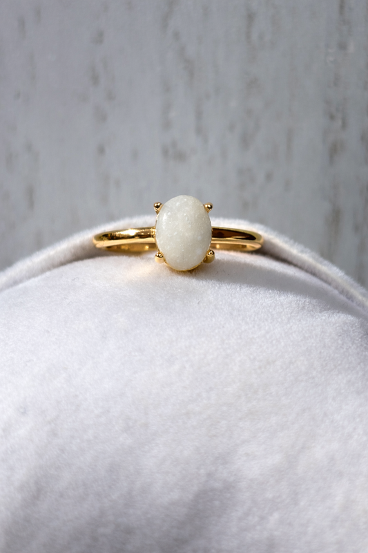 Gemma in Yellow Gold , natural stone