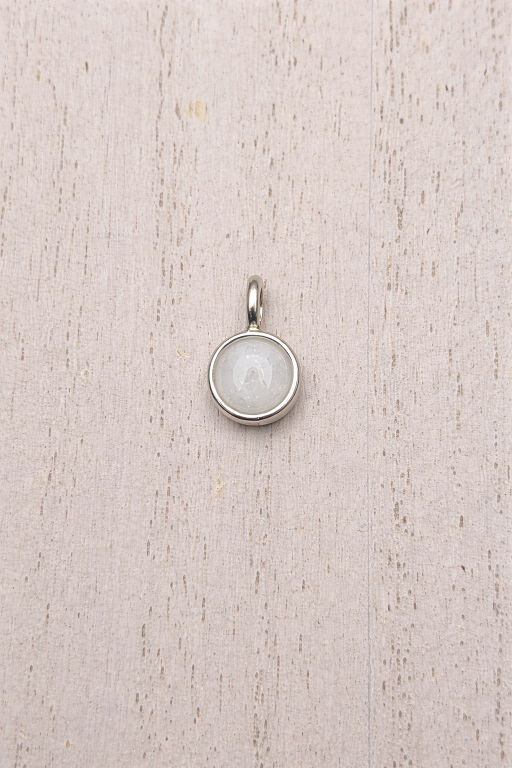 Rond Mars Pendant in Yellow Gold with white stone