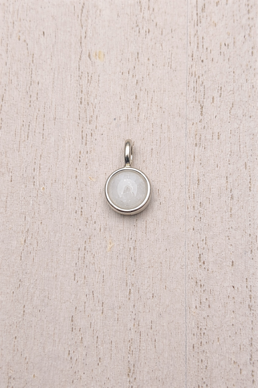 Rond Mars Pendant in Silver with natural stone