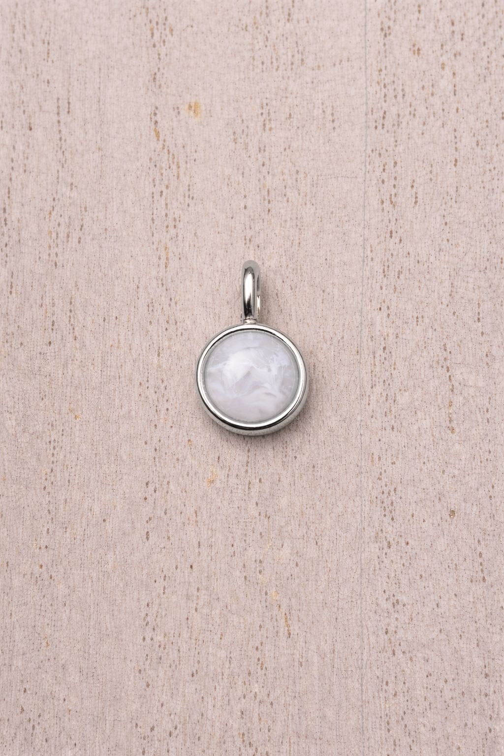 Rond Mars Pendant in Silver with pearled stone