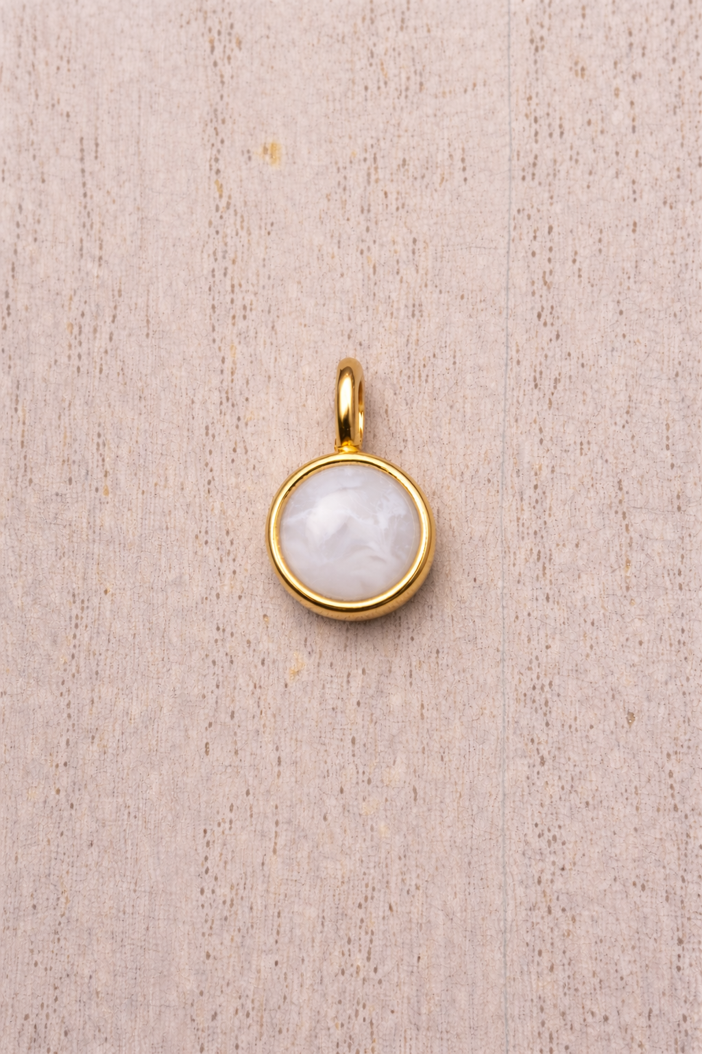 Rond Mars Pendant in Yellow Gold with white stone
