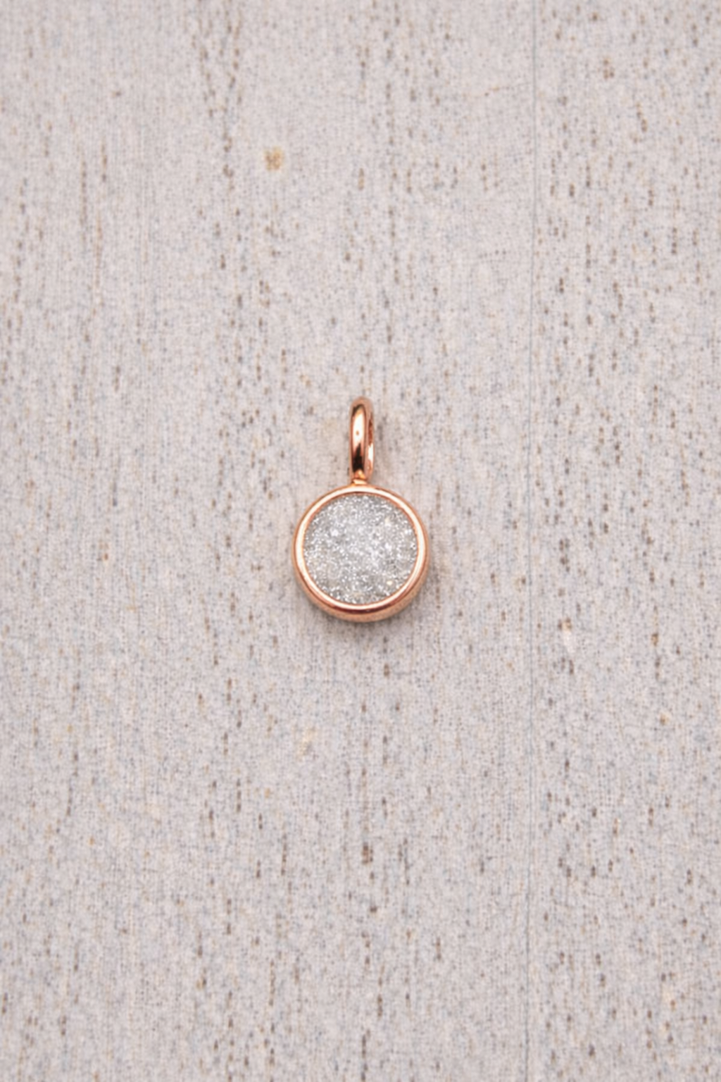 Rond Mars Pendant in Yellow Gold with white stone