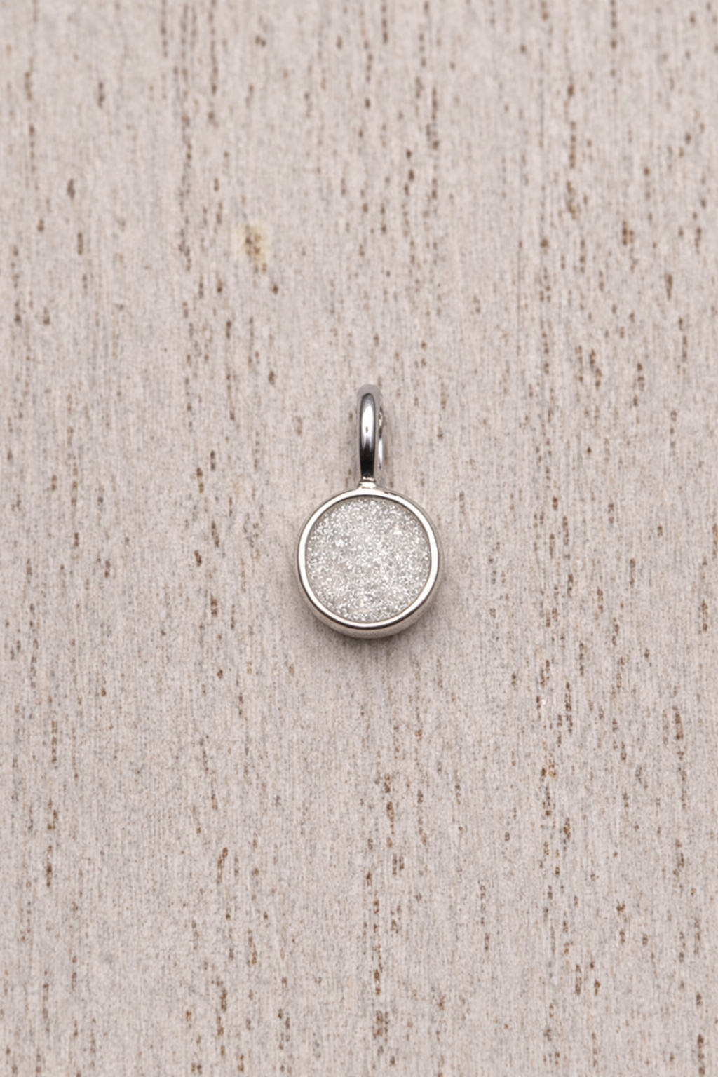 Rond Mars Pendant in Yellow Gold with white stone
