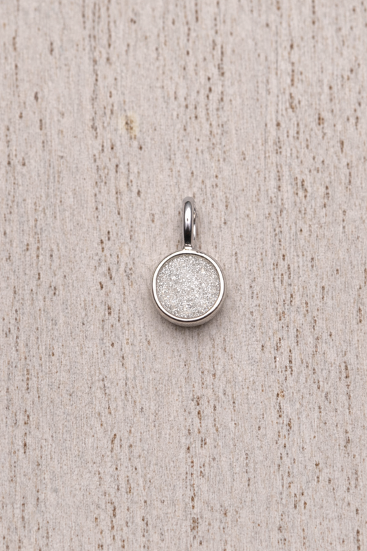 Rond Mars Pendant in Silver with sparkling stone