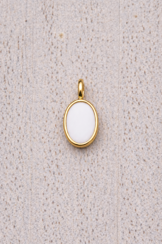 Pendentif Mars de forme ovale en Or Jaune, pierre blanche