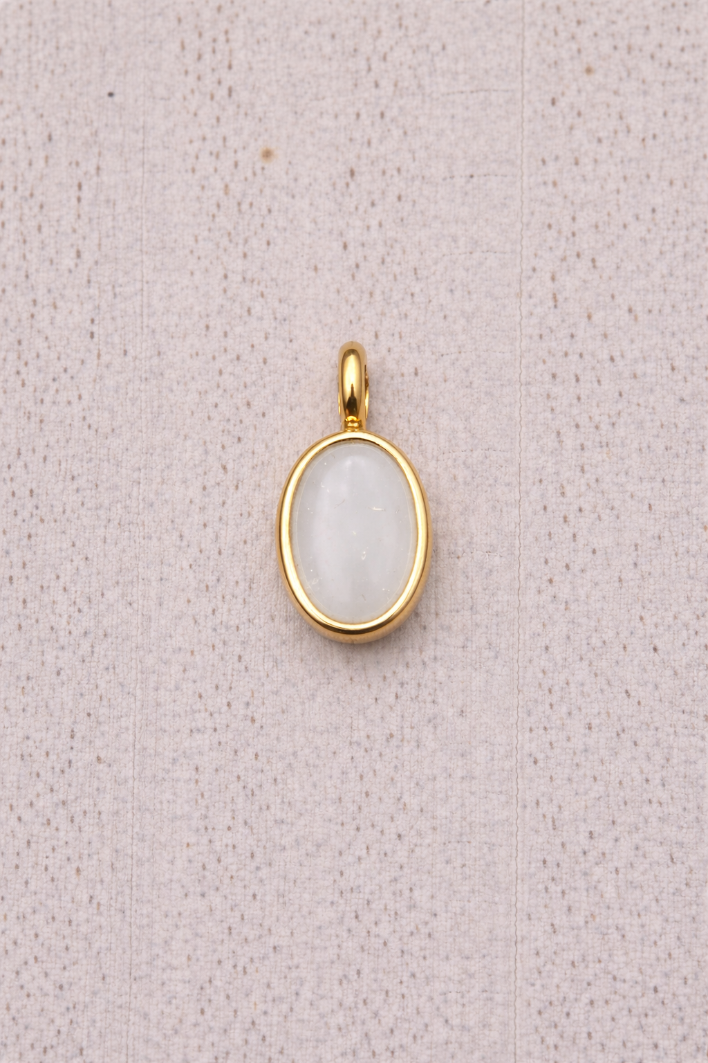 Pendentif Mars de forme ovale en Or Jaune, pierre naturelle